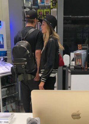 Paris Hilton - Out shopping in Los Angeles